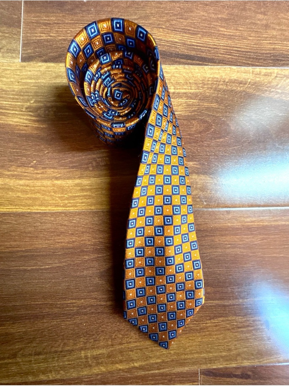 🌿END of SEASON SALE🌿JOS A. BANK Orange and Blue 100% Silk Geometric Tie